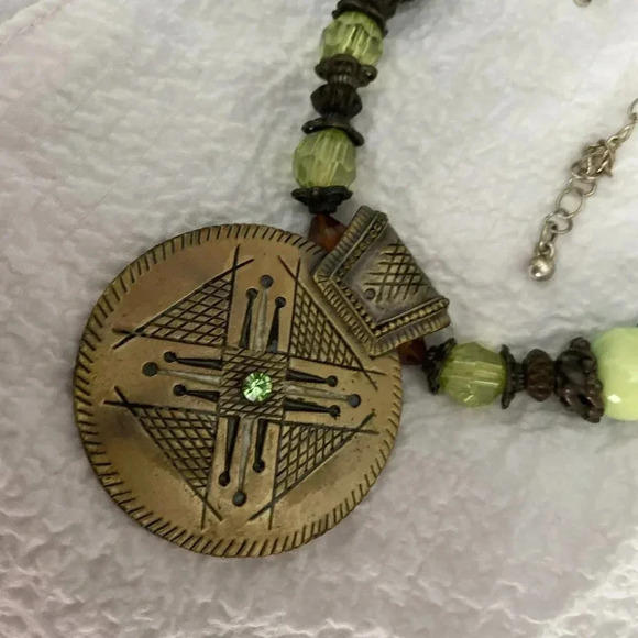 Women's Fashion Olive Green Rhinestone Metallic Pendant and Beaded Necklace - Picture 5 of 5